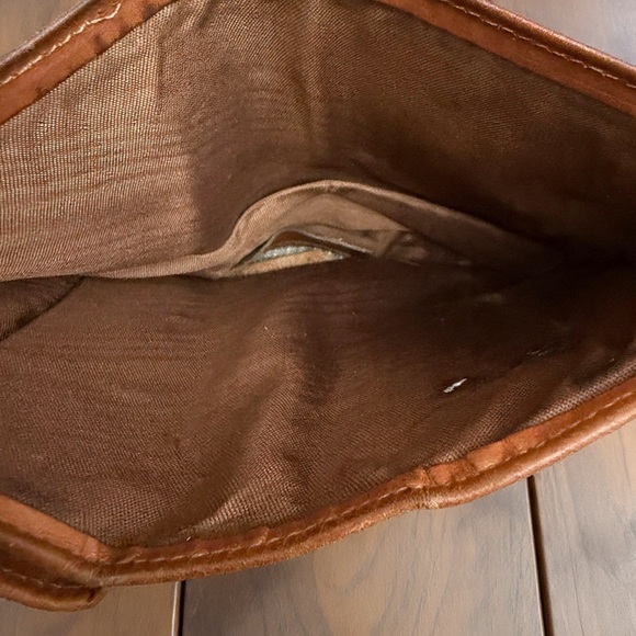 DOONEY & BOURKE Vintage Leather Kiss
Lock Tri Fold Wallet - Picture 3 of 8